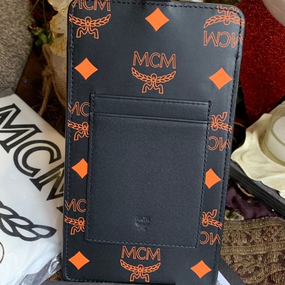 UNISEX🔥Authentic MCM Leather VISETOS logo print phone/card lanyard /Cros… - Picture 6 of 14